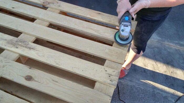 Clearning Wooden Pallet