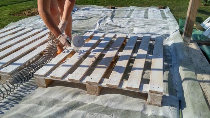Paint wooden pallets