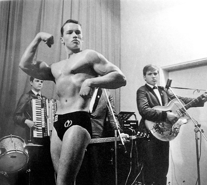 Arnold Schwarzenegger, w wieku 16 lat, w pierwszych zawodach kulturystycznych