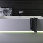 Pomysły na oświetlenie łazienkowe: kreatywne projekty oświetlające Twoją przestrzeń