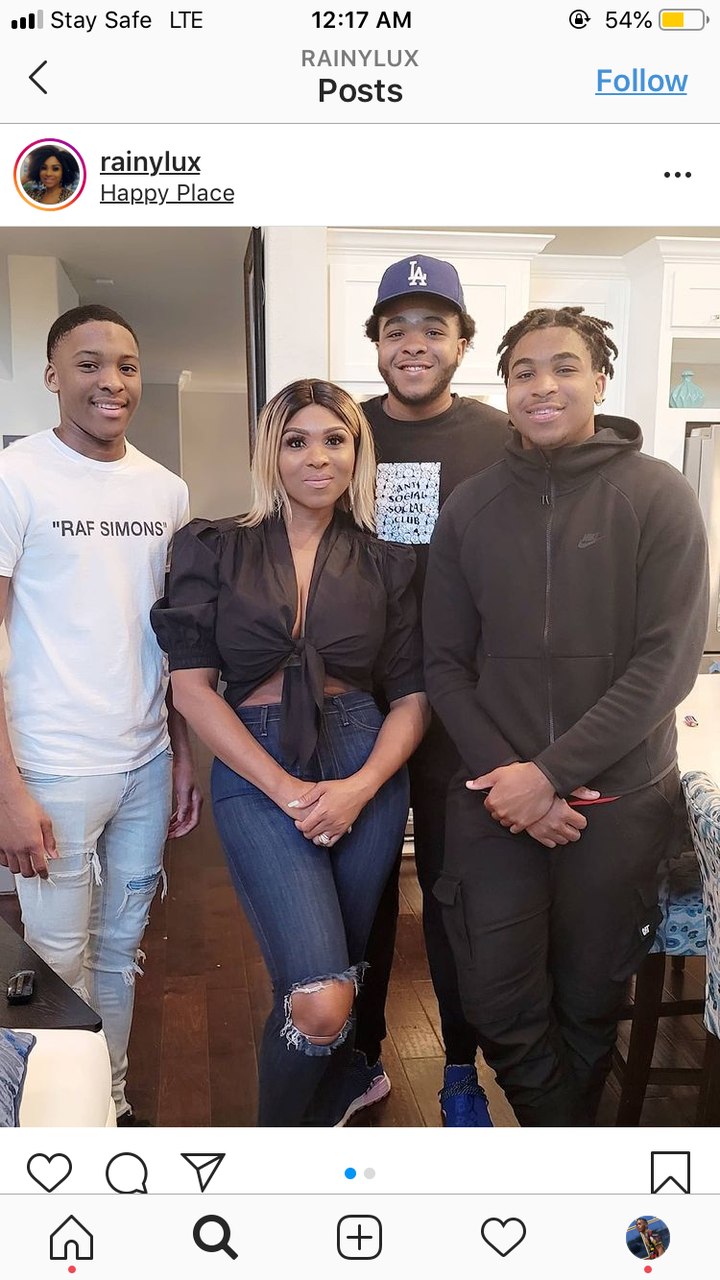Instagram inlägg på mamma och hennes tre söner