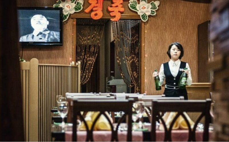 Kelnerka w północnokoreańskiej restauracji