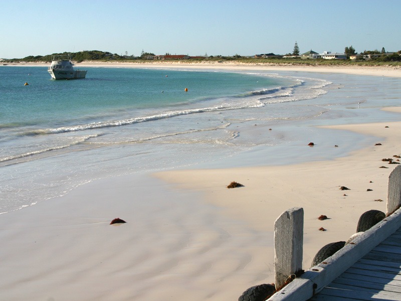 Playa de Lancelin y un yate